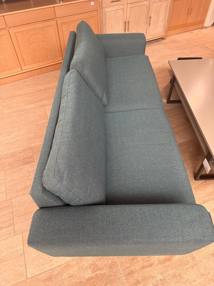 Blå sofa "Hjort Knudsen"
